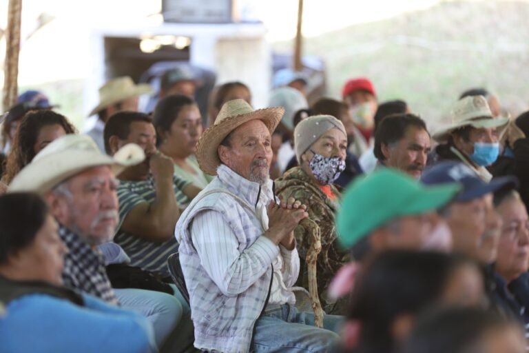 Reparte SEDEA más de 13 toneladas de maíz en San Joaquín