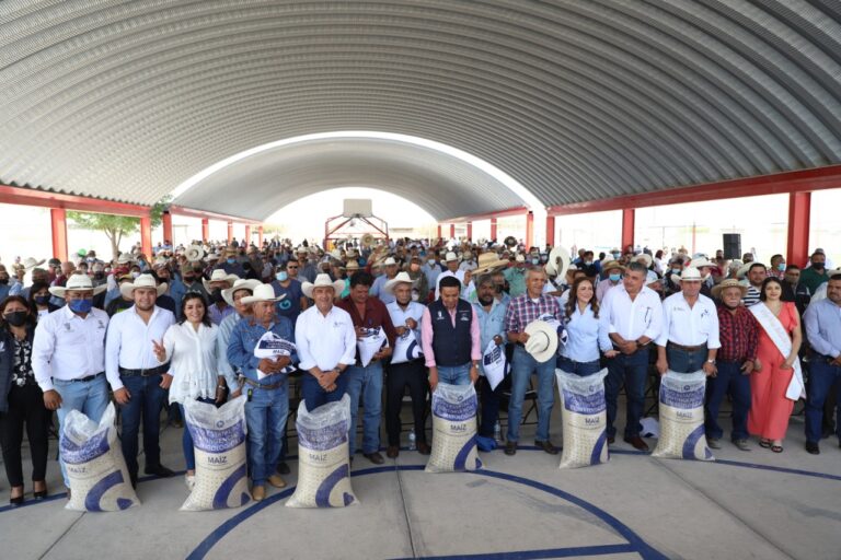 Entrega SEDEA más de un millón de pesos en grano de maíz en Pedro Escobedo