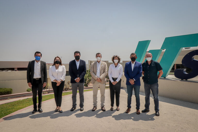 Firman acuerdo de colaboración la UTSJR y CONALEP