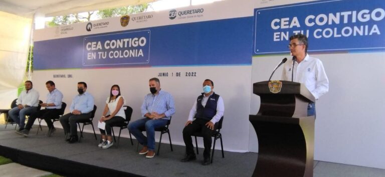 Entrega CEA contratos a familias de Viñedos