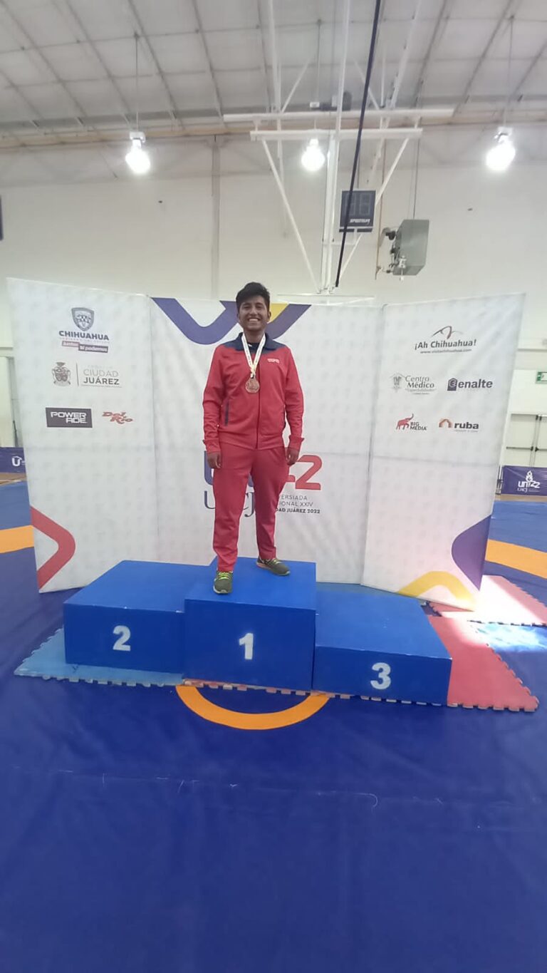 Atleta de UPQ obtiene bronce en lucha estilo libre a nivel nacional