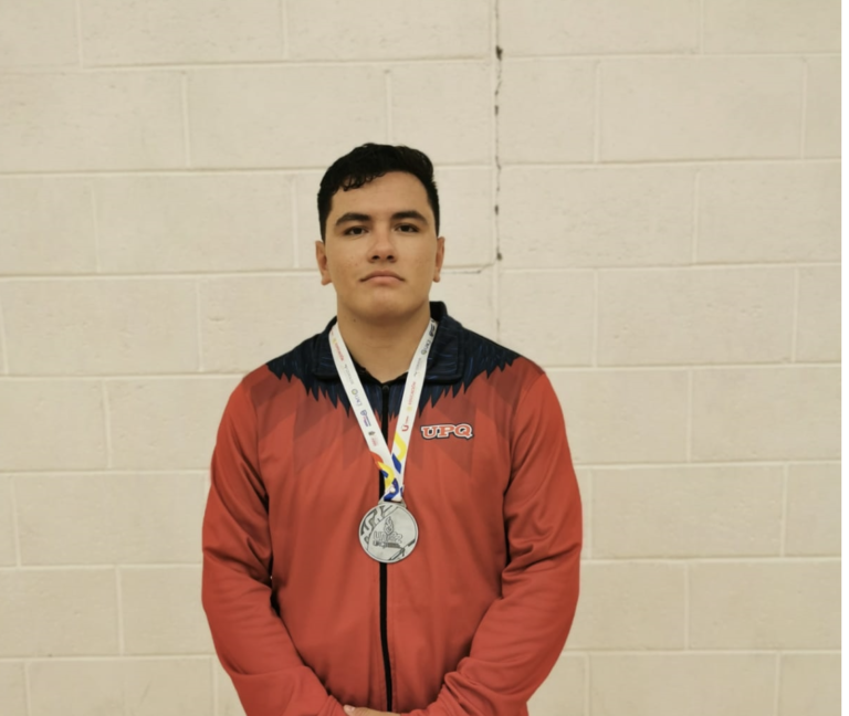 Atleta de UPQ obtiene plata en lucha estilo libre a nivel nacional