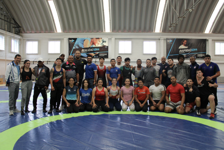 Entrenan en Querétaro luchadores élite de Chile y Ecuador