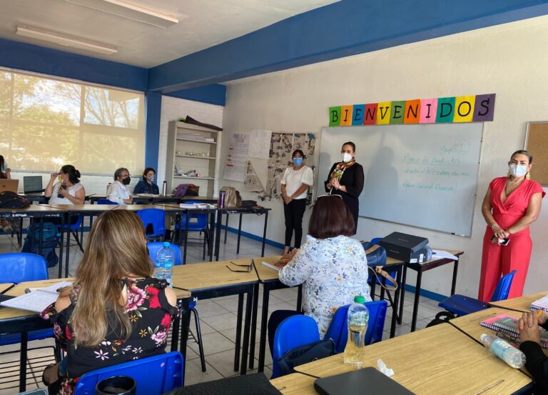 Encabeza titular de SEDEQ ceremonia de graduación de alumnos de la CBENEQ