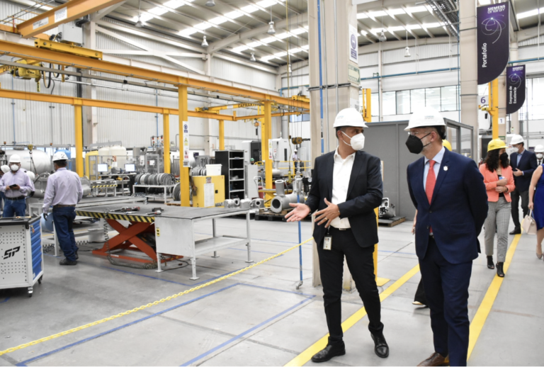 Titular de SEDESU inaugura expansión y actualización de Siemens