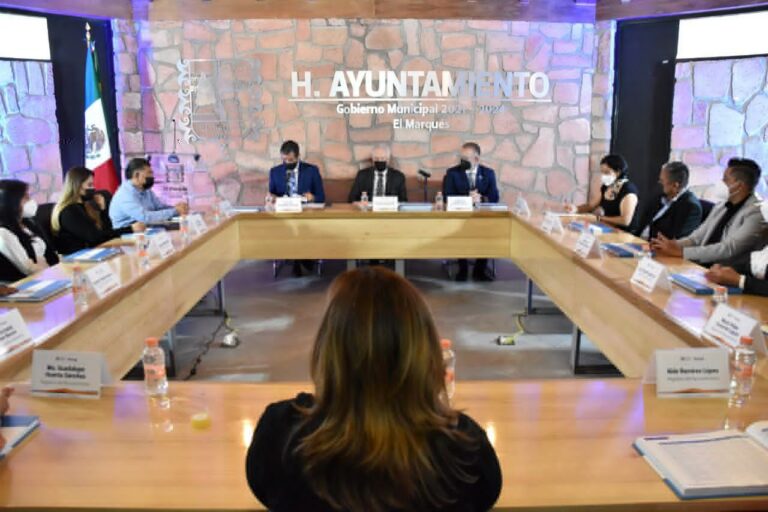 Atestigua titular de SEDESU la presentación del 1er informe de Enrique Vega