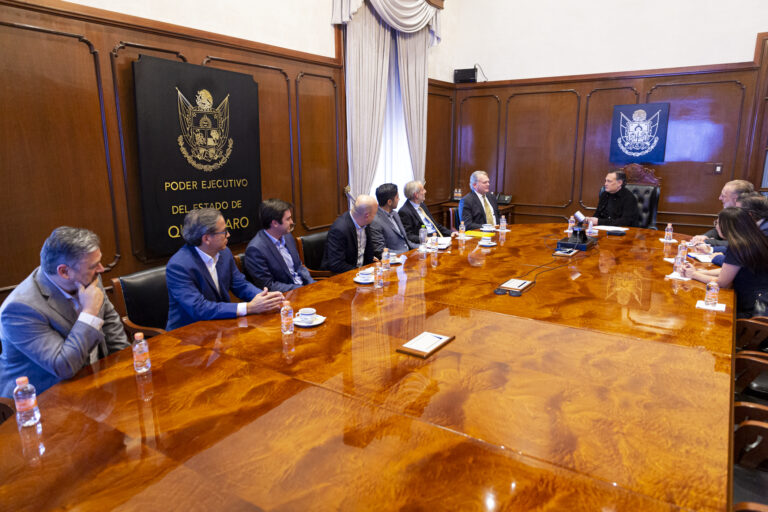 Se reúne Mauricio Kuri con representantes de la empresa Koch