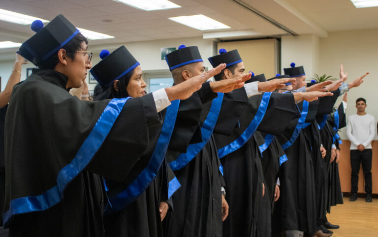 Entregan títulos a nuevos profesionistas de posgrado de la UPQ