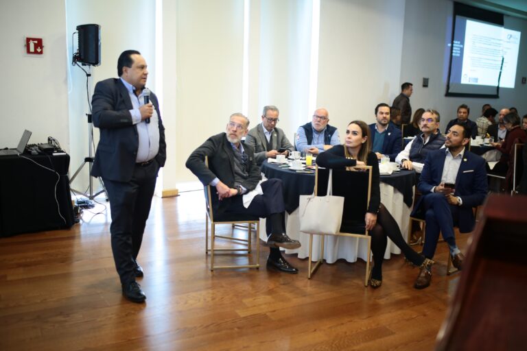 Atestigua titular de SEDESU ratificación del comité directivo del Clúster de Plásticos