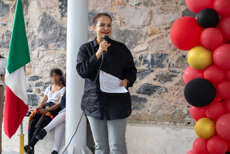 Promueve IQM habilidades de computación con perspectiva de género en Maconí