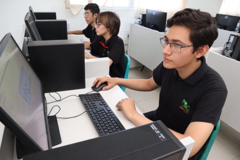 Equipa SEDEQ laboratorios y aulas de seis planteles de CECyTEQ