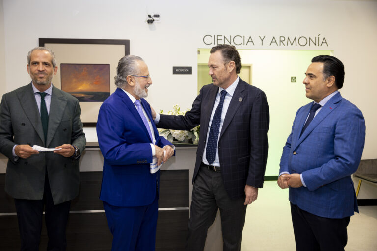 Inaugura Gobernador Clínica Consultores en Oncología