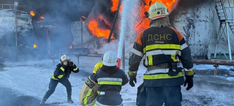 Los ataques rusos a las infraestructuras energéticas ucranianas llevarán a medio millón de personas fuera del país