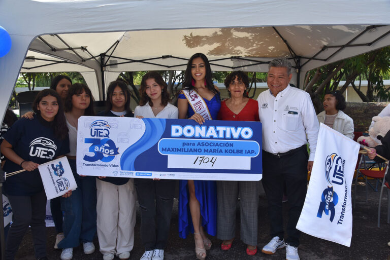 Entrega Comunidad Universitaria UTEQ donativo a Casa Hogar