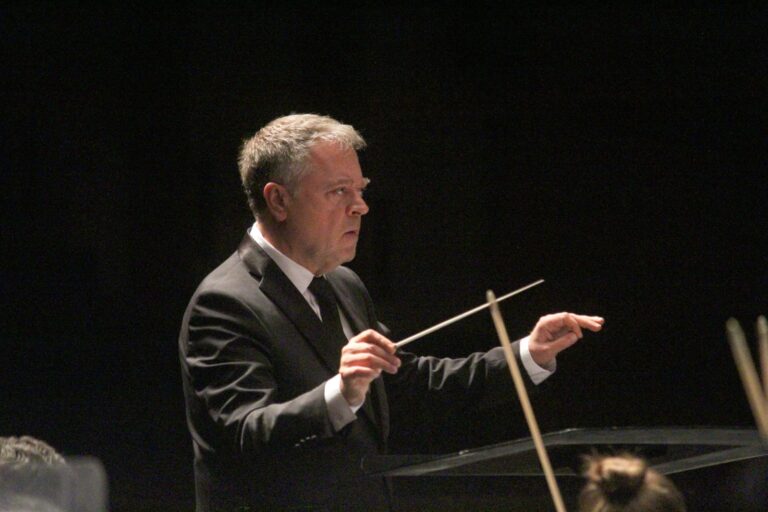 Llega a Querétaro el Mariachi 2000 de Cutberto Pérez para fusionar su talento con la Filarmónica del estado