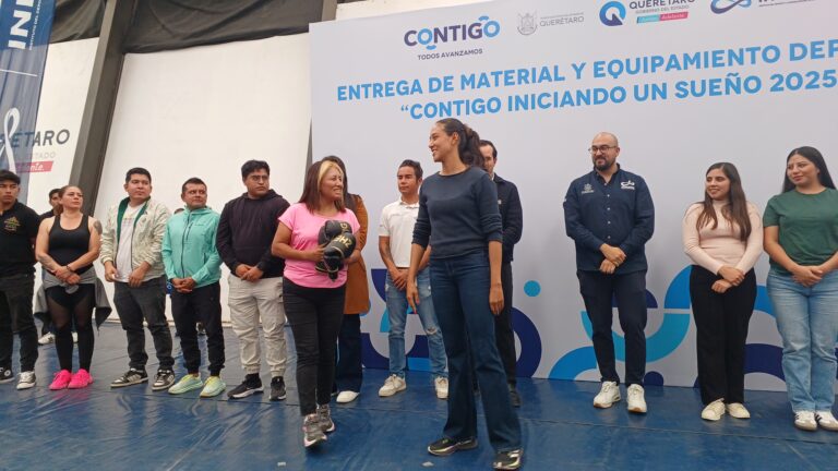 Entrega INDEREQ material deportivo a diferentes municipios