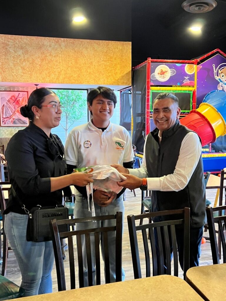 Alista participación alumno del CECyTEQ en Inglaterra con su proyecto Salsalá