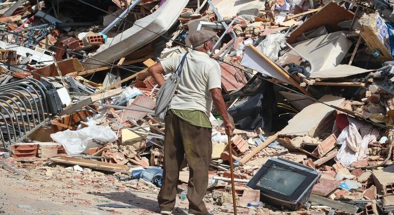 “Todito se reventó”: familias desplazadas tras los terremotos de Venezuela se refugian en estadios de béisbol