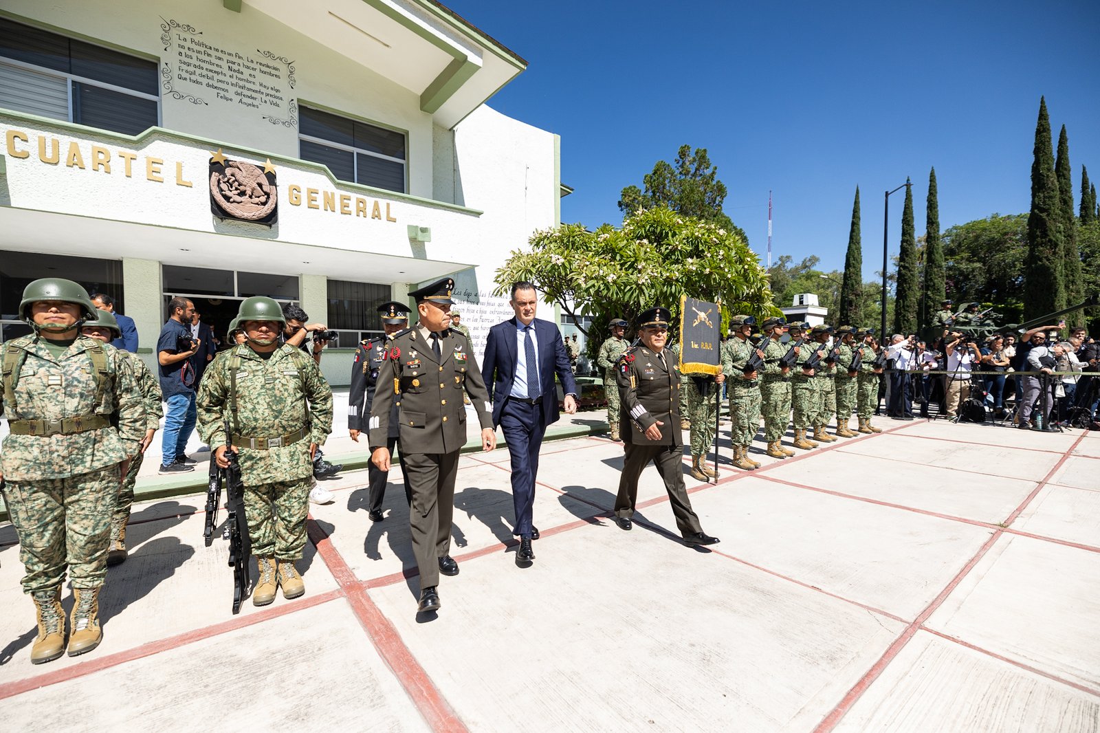 Asiste Gobernador a la toma de protesta de la Comandancia de la XVII Zona Militar