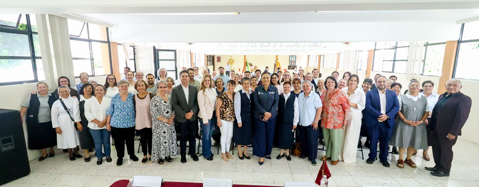Martha Soto se reúne con integrantes de la Federación de Escuelas Particulares en Querétaro