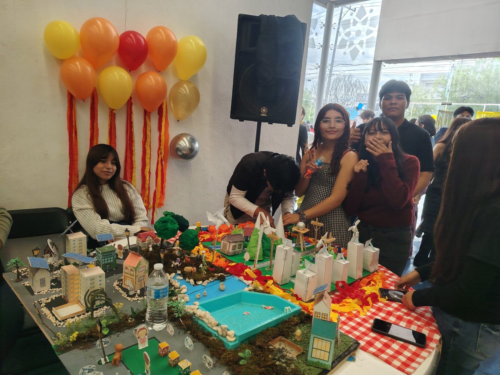 Presentan estudiantes proyectos en COBAQ MIX 2026