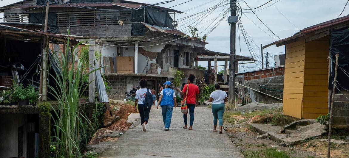 “Vigilamos entre nosotras”: Mujeres desplazadas por el terremoto en Colombia se organizan contra la violencia sexual