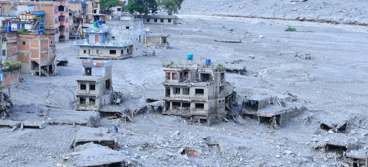 Inundaciones en Nepal: más de 900 muertos, la ONU refuerza su ayuda